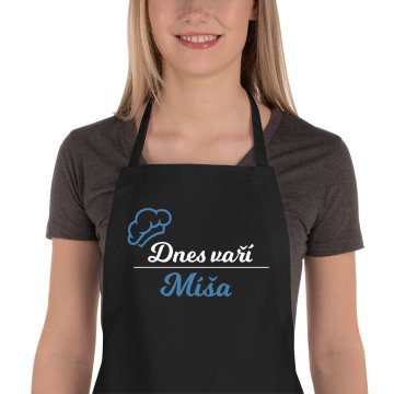 Kuchyňská zástěra se jménem: Dnes vaří