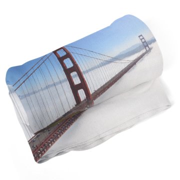 Deka Golden Gate v mlze