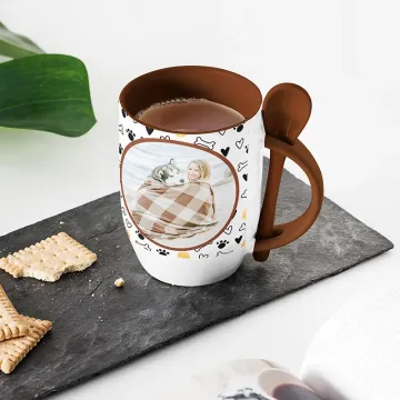Hnědý hrnek s vlastním potiskem a lžičkou: 300 ml